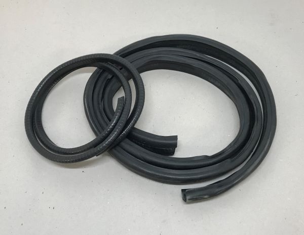 Front Bonnet Seal / Dichtung Haube vorne