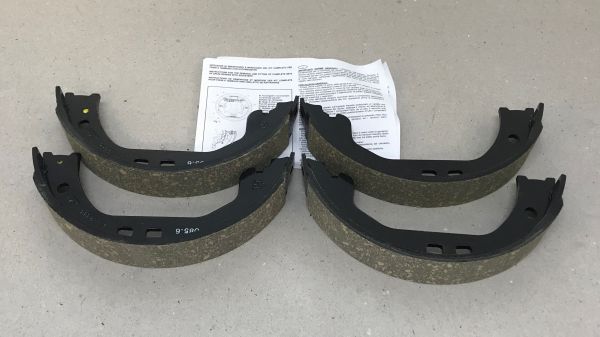 Handbrake Kit / Satz Handbremsbeläge
