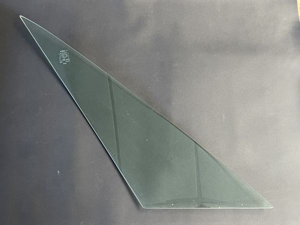 Lamborghini Jarama - Triangle Window LH coloured green / Dreiecksfenster Links grün getönt