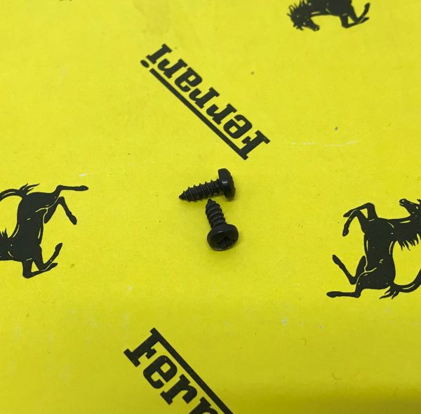 Screw / Schraube