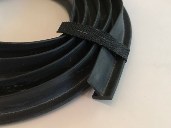 Pair of underneath Door Seals / Paar untere Türdichtungen