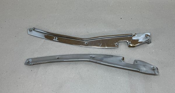 Maserati Mexico - Rear Chrome Trim at Door (pair) / Chromleisten an Tür hinten (Paar)
