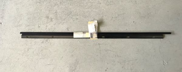 Front Door Finisher - Left / Abschlussleiste Tür Vorne Links