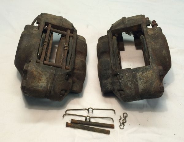 Pair of rear Brake Callipers / Paar hintere Bremssättel