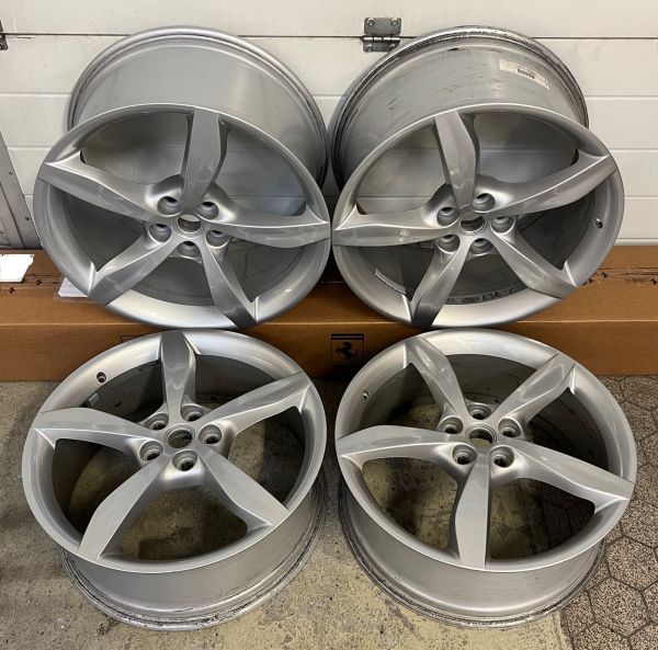 Ferrari Portofino 20" - Liquid Silver Wheels Set (4) / 4er Satz Silber
