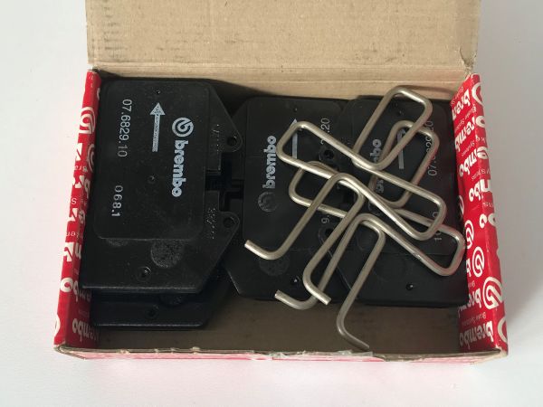 Set of 4 Brake Pads for rear Axle / Satz (4) Bremsbeläge hinten
