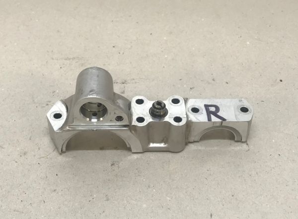 Selenoid Valve Bracket at Cylinder Head - right / Stell-Ventil Brücke - rechts