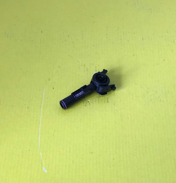 Headlight Washer Movable Stud - Left / Scheinwerfer Reinigungsanlage Beweglicher Stift - links
