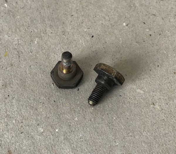 Screw / Schraube