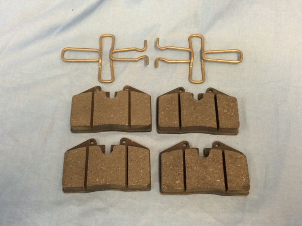 Set of 4 Brake Pads for rear Axle / Satz (4) Bremsbeläge hinten