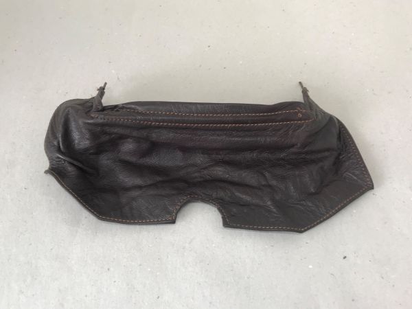Leather Cover at Steering Column / Lederverkleidung an Lenksäule