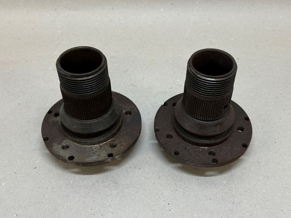 Pair of Rear Hubs for Central-Lock Wheels / Paar hintere Naben für Zentralverschluss