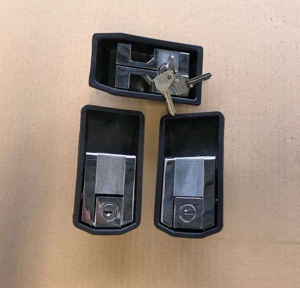 Set of Door and Hood Handles with Keys / Satz Tür und Hauben-Öffner mit Schlüsseln