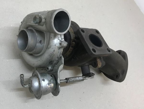 IHI VM1 RHB5 - Turbo left / Turbolader links