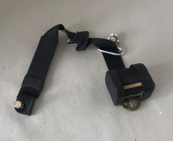 Seat Belt - front left / Sicherheitsgurt - vorne links