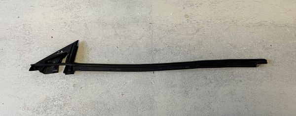 LH External Window Scraper Seal / Schachtleiste aussen links