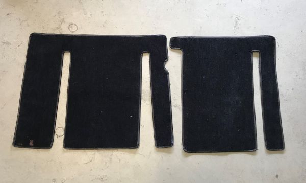 Pair of Rear Carpets - black / Paar hintere Teppiche - schwarz