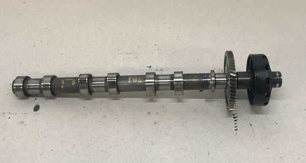 4 5 6 - Intake Camshaft (left) / Einlass Nockenwelle (links)