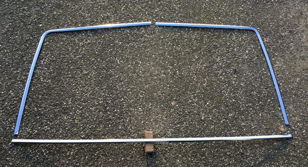 Rear Window Chrome Assembly / Chromrahmen für Heckscheibe