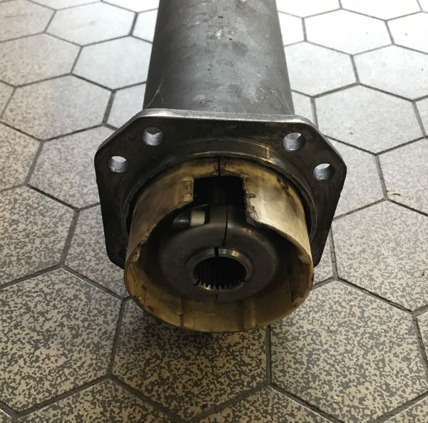Connecting Pipe + Transmission Shaft / Kardan Rohr mit Antriebswelle