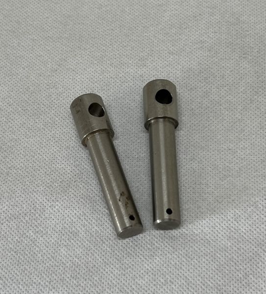 Pair of Rear Bolts / Satz hintere Bolzen