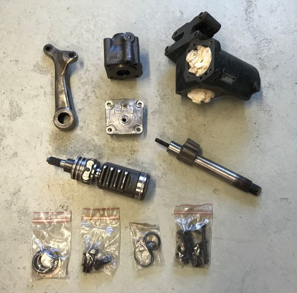 Power Steering Box / Servolenkungs-Getriebe