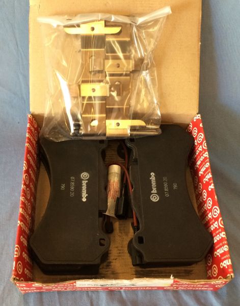 Set of 4 Brake Pads for front Axle / Satz (4) Bremsbeläge vorne