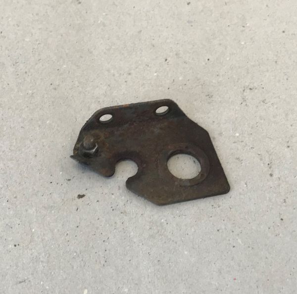 Bracket left / Halter links