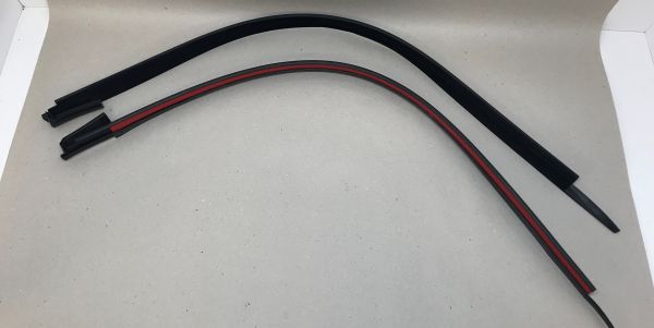 Ferrari 348 - Outer Door Window Scraper (pair) / Schachtleisten für Türfenster aussen (Paar)