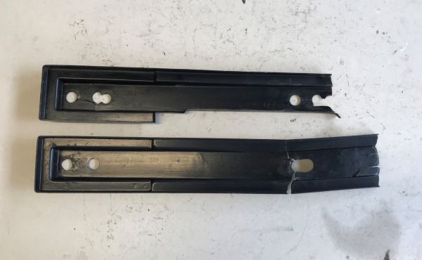 Pair of Seat Runner Covers - right seat / Paar Abdeckungen für Sitzschienen - rechter Sitz
