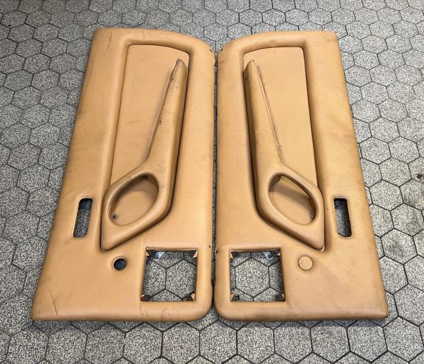 Ferrari 400 - Pair of Door Panels - Beige / Türverkleidungen beige - Paar
