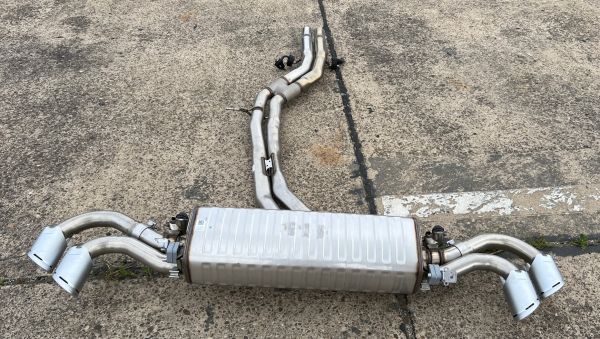 Exhaust System with End Tips / Abgasanlage mit Endrohren