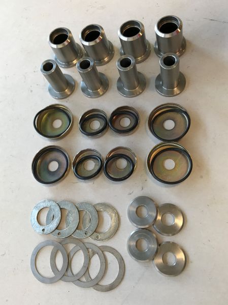 Complete Upper & Lower Outer Rear Wishbone Bush Assembly - Set / Buchsen für hinteren Lenker aussen