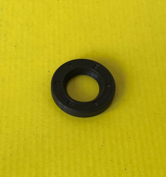 Oil Retaining for Crank Case / Öldichtring Kurbelwellengehäuse