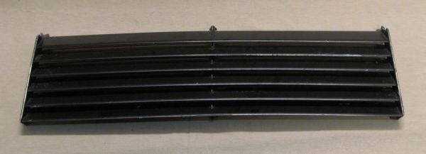 Grille in Front Hood / Grill in Motorhaube
