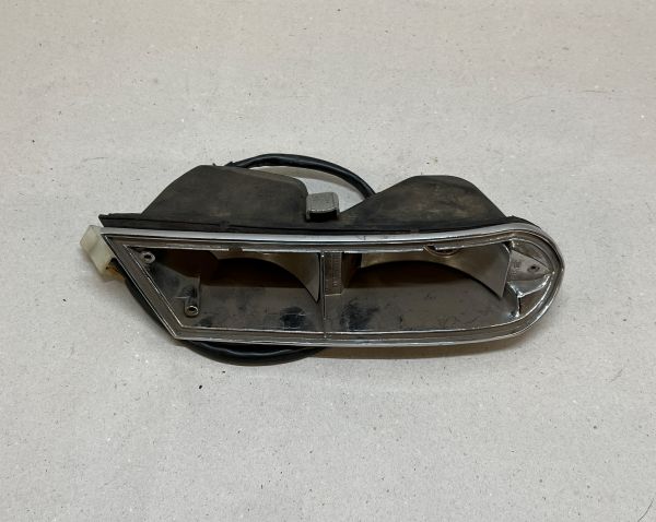 Front Indicator Base RH / Blinkersockel rechts vorne