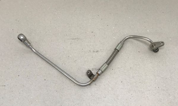 Oil Delivery Pipe - right / Ölleitung - rechts