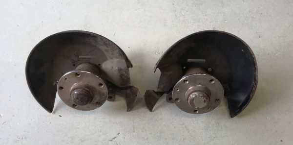 Pair of front Hubs / Paar vordere Radaufhängungen