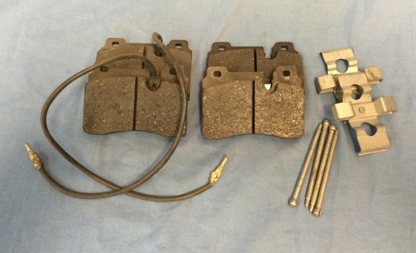 Set of 4 Brake Pads for front Axle / Satz (4) Bremsbeläge vorne