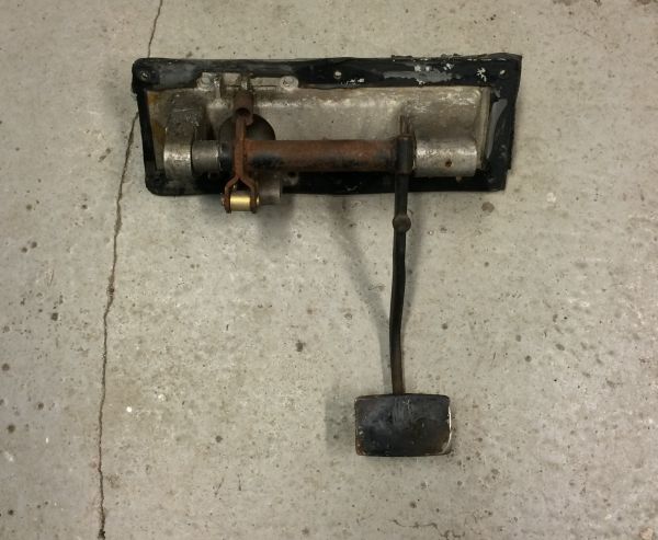 Brake Pedal and Support / Bremspedal samt Aufhängung