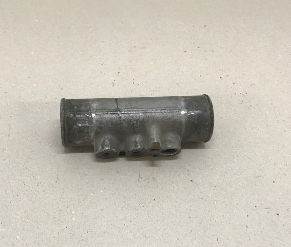 Water Hose Connection / Anschluß Kühlerschlauch