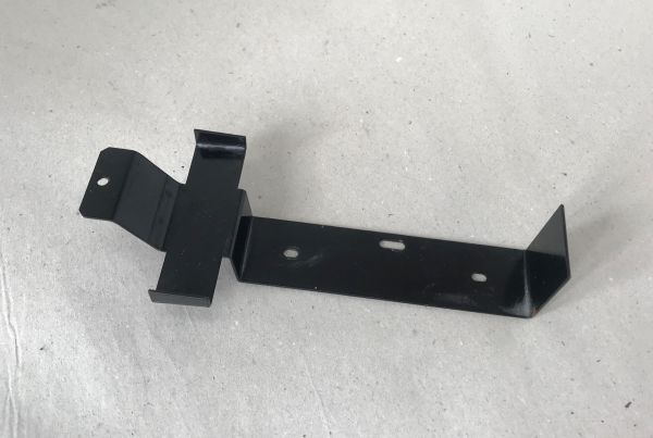 Bracket at Center Console / Halter Mittelkonsole