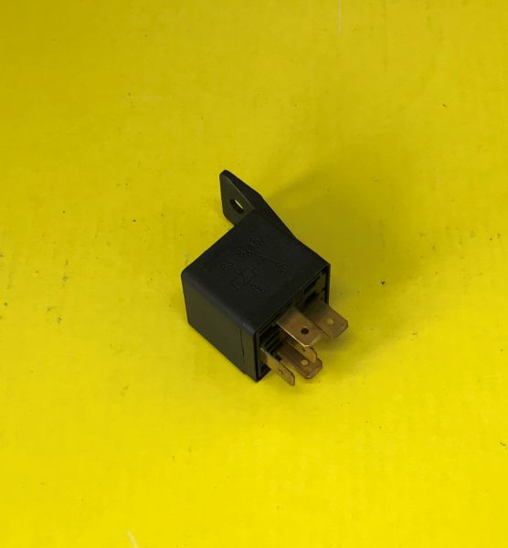 BOSCH 0 332 204 150 - Relay / Relais