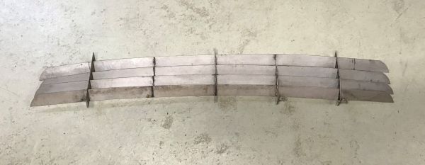 Front Grille - large version / Grill vorne - breite Ausführung