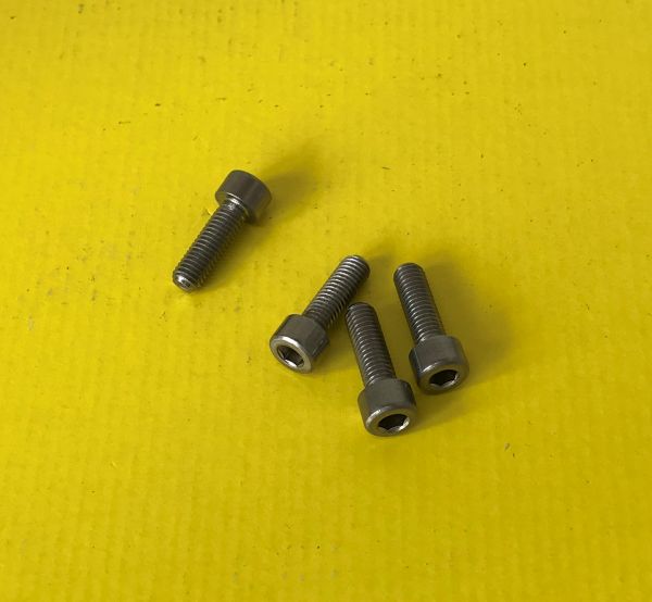 Mounting Screw Exhaust Manifold Outlet / Schraube Krümmerauslass