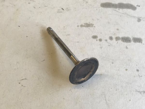 Intake-Valve / Einlassventil