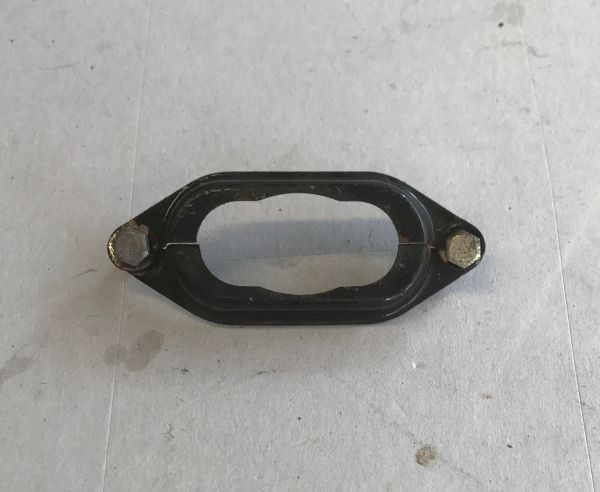Bracket for Cables / Halter für Durchführung