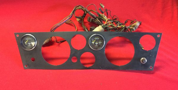 Dashboard with Fuel and Water Temp Gauges / Armaturentafel mit Benzinuhr und Wasser Temperatur Anzei