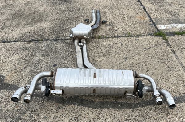 Exhaust System with Servomotors / Abgasanlage mit Stellmotoren
