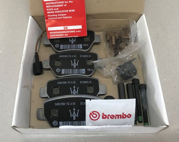 Set of 4 Brake Pads for rear Axle / Satz (4) Bremsbeläge hinten